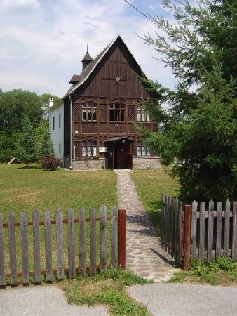 budova skolskych lesov